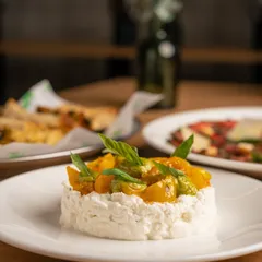 Burrata con pesto de pistachos