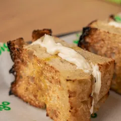 Focaccia con queso azul